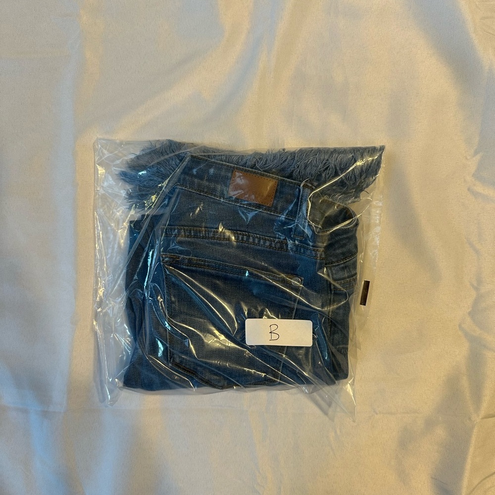 Judy Blue Dark Blue Fringed Ankle Jeans - Picture 8 of 8
